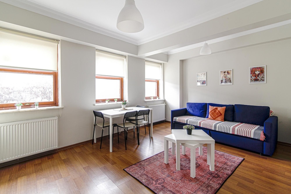 Apartment photo 2