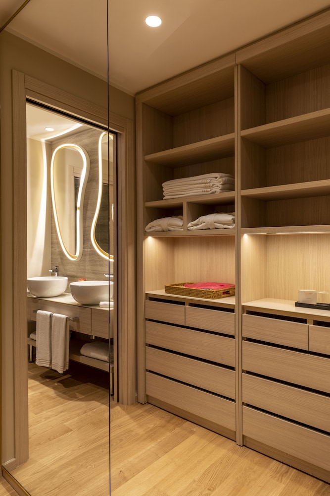 Duomo Deluxe Apartment Two Bedrooms thumbnail 5