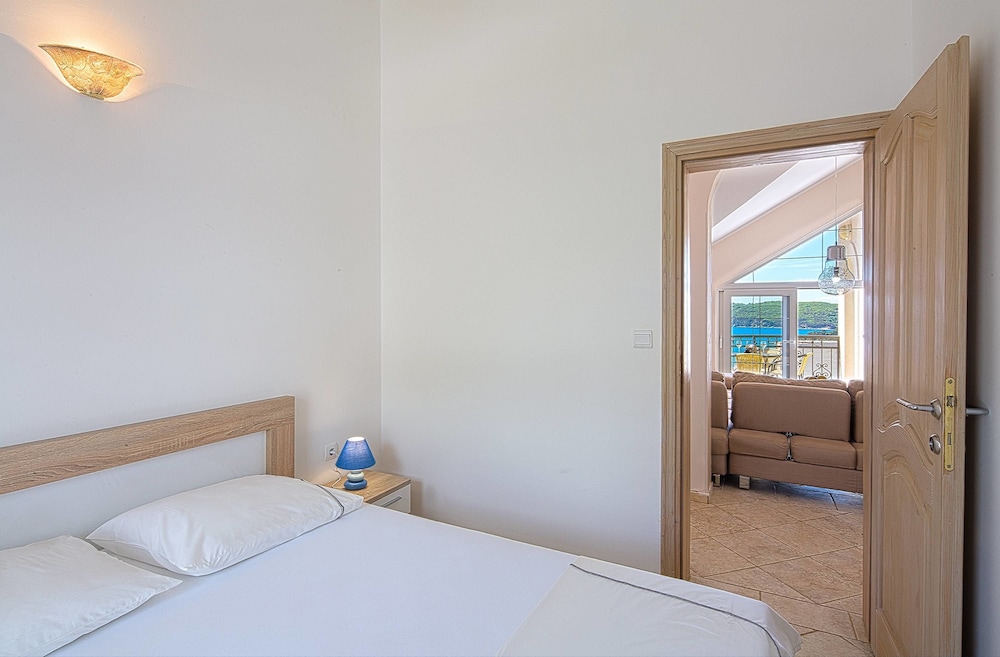 Comfort Apartment, 3 Bedrooms, Terrace, Sea View photo 2