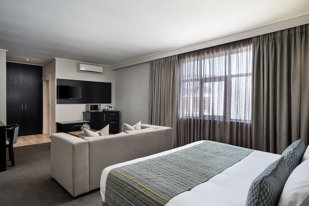 Superior Room, 1 King Bed with Sofa bed - Photo 4