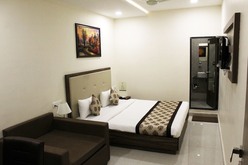 Superior Room, 1 King Bed, Accessible, Non Smoking photo 3
