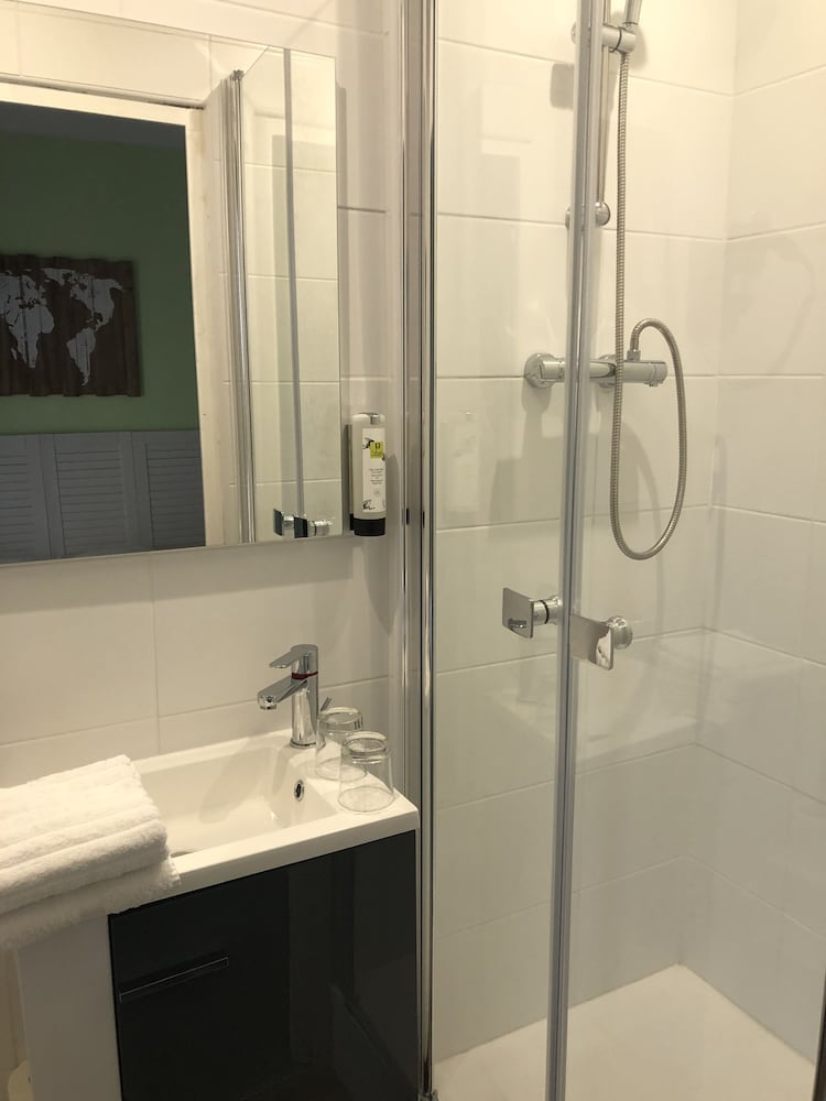 Double Room - Photo 7