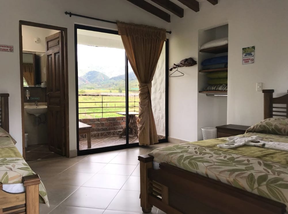 Family Double Room, Multiple Beds, Accessible, Non Smoking photo 2