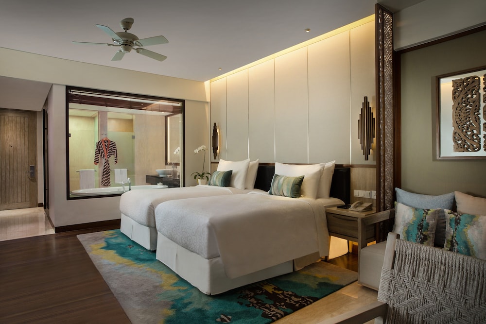 Deluxe Ocean Front Twin - Photo 2