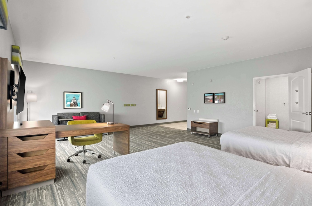Suite, 2 Queen Beds, Accessible, Non Smoking