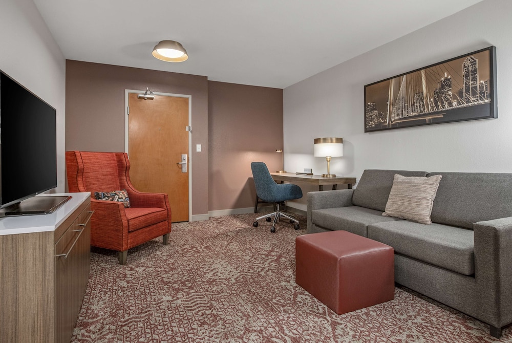 Junior Suite, 1 King Bed, Accessible - Photo 2