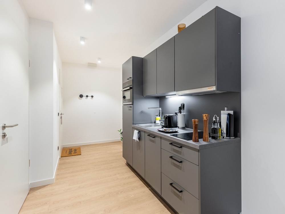 Suite L - Photo 12