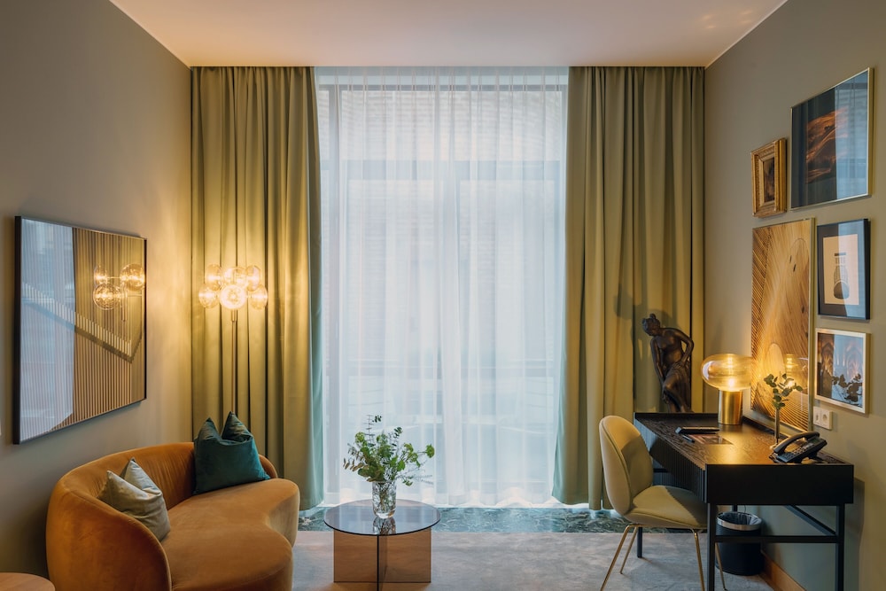 Spacious Superior - Photo 1