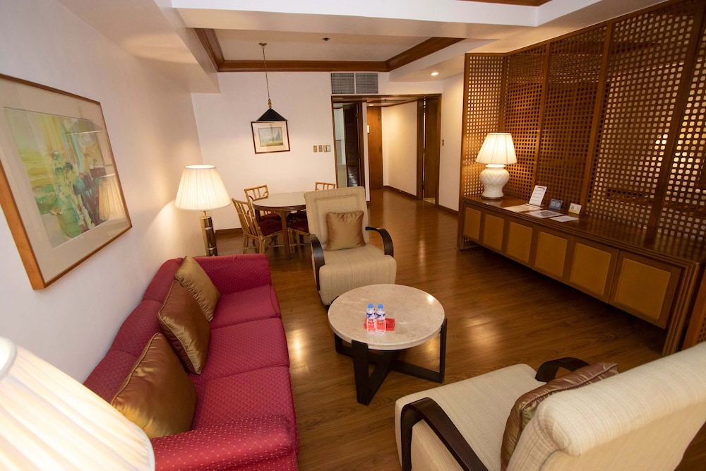 Park Tower Suite - Photo 8
