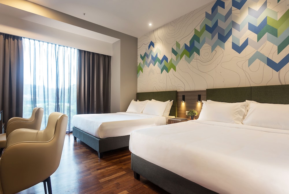 Family Quadruple Room, 2 Queen Beds - Photo 1