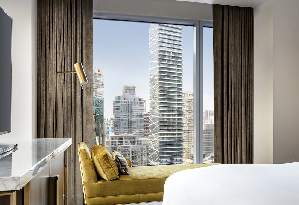 Suite, 1 King Bed with Sofa bed, Corner