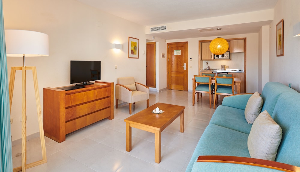 Apartment, 1 Bedroom, Balcony (2 Adults + 2 Children) photo 2