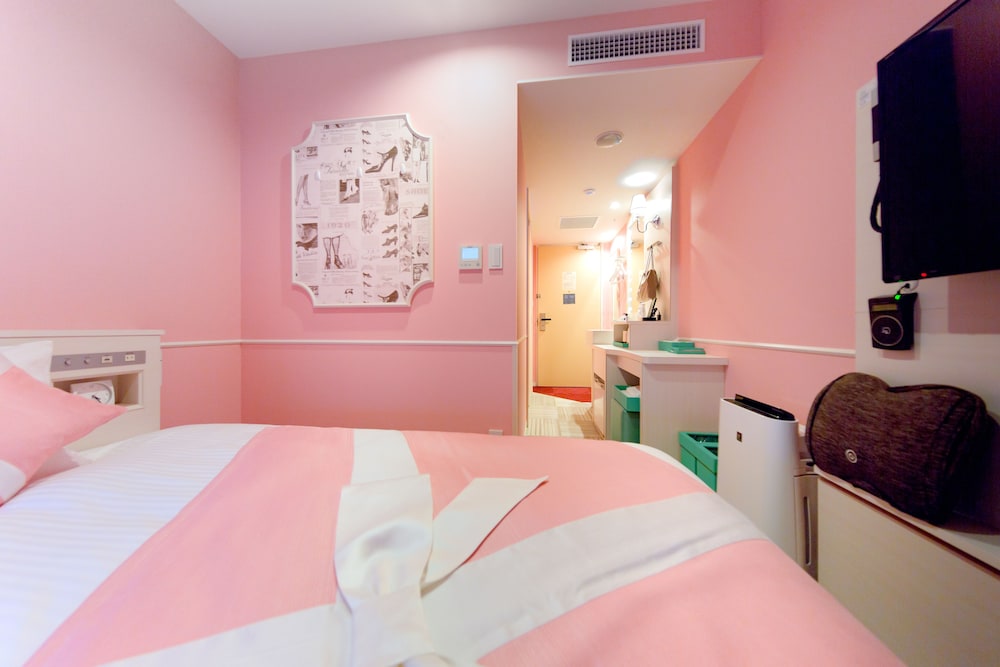 Standard Room, Female Only, Non Smoking (Top Floor, Bathtub) photo 2