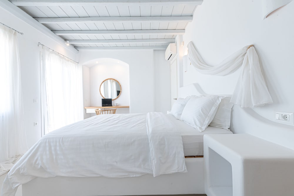 Luxury Villa, 4 Bedrooms, Private Pool, Sea Facing (2)