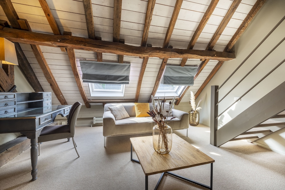 Signature Suite - Photo 5