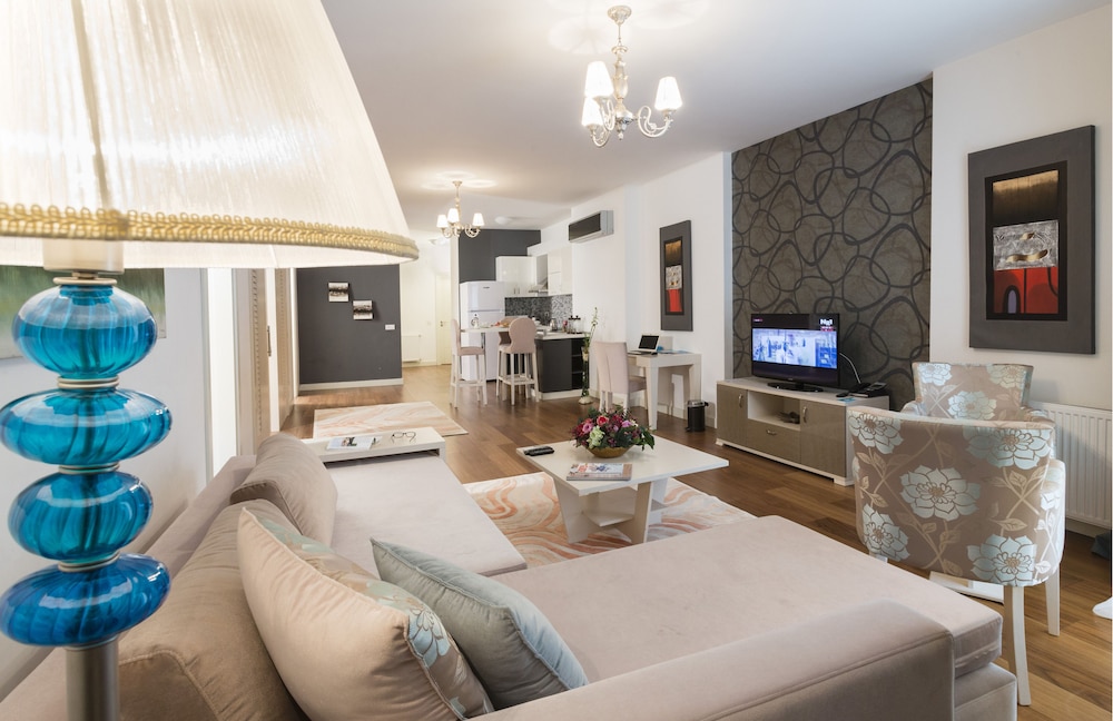 Deluxe 2 Bedroom Family Suite photo 3