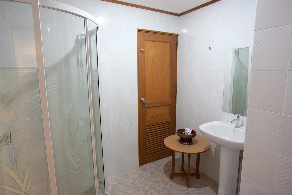 Standard King Room photo 2