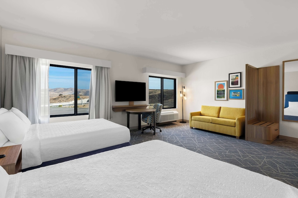 Studio, 2 Queen Beds, Accessible, Bathtub