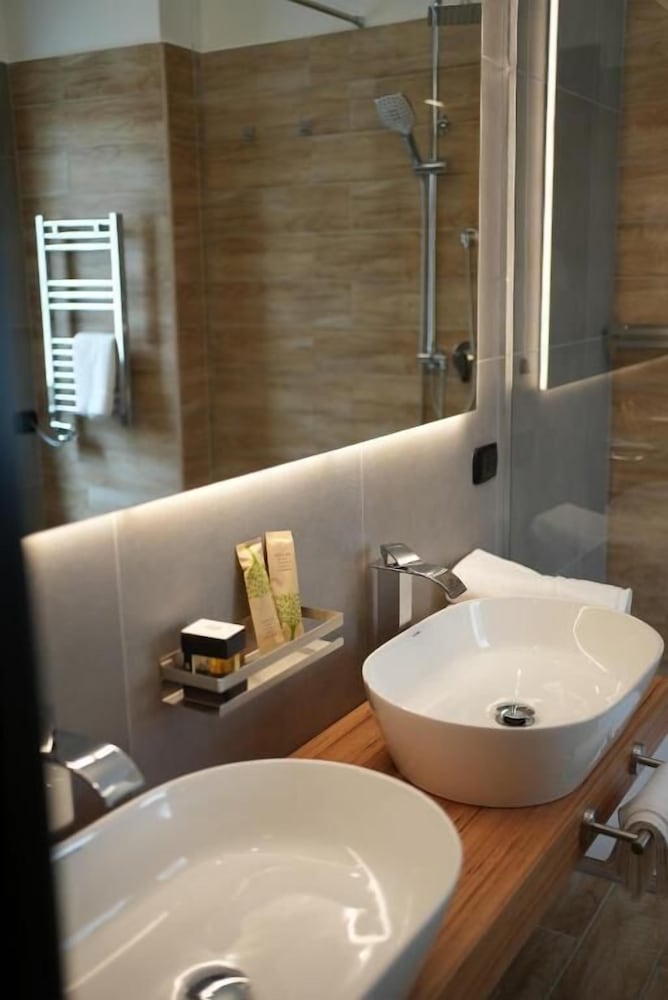 Exclusive Suite, 1 King Bed photo 2