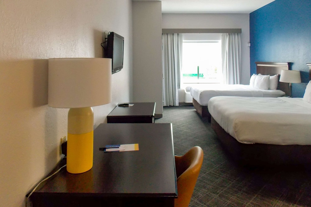Suite, Multiple Beds, Accessible, Non Smoking - Photo 6