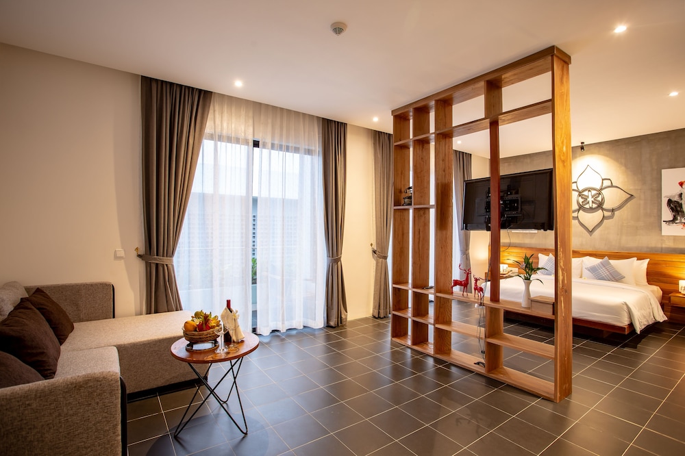 Honeymoon Suite with Balcony