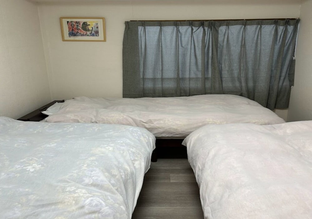 Economy Triple Room (502) photo 1
