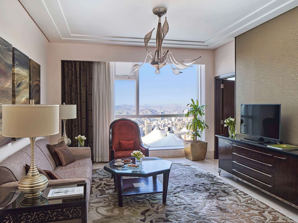 Fairmont Gold, Junior Suite, City View - Photo 5