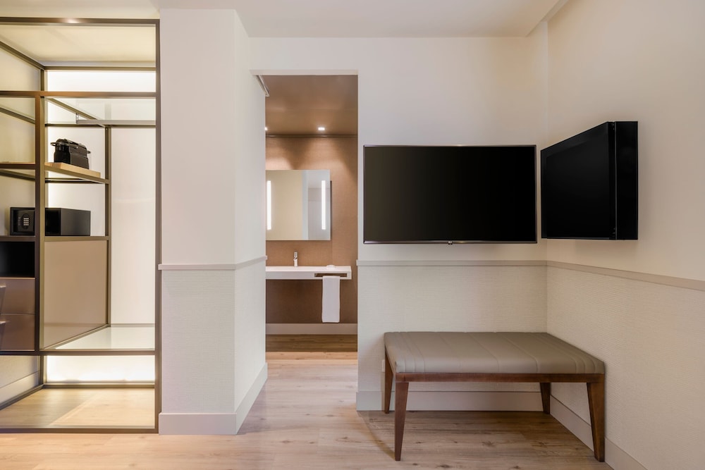 Standard Room, 1 Queen Bed