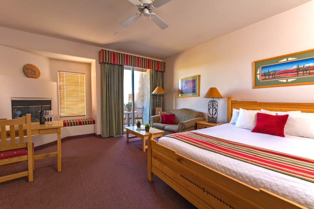 Deluxe Suite, 1 King Bed with Sofa bed
