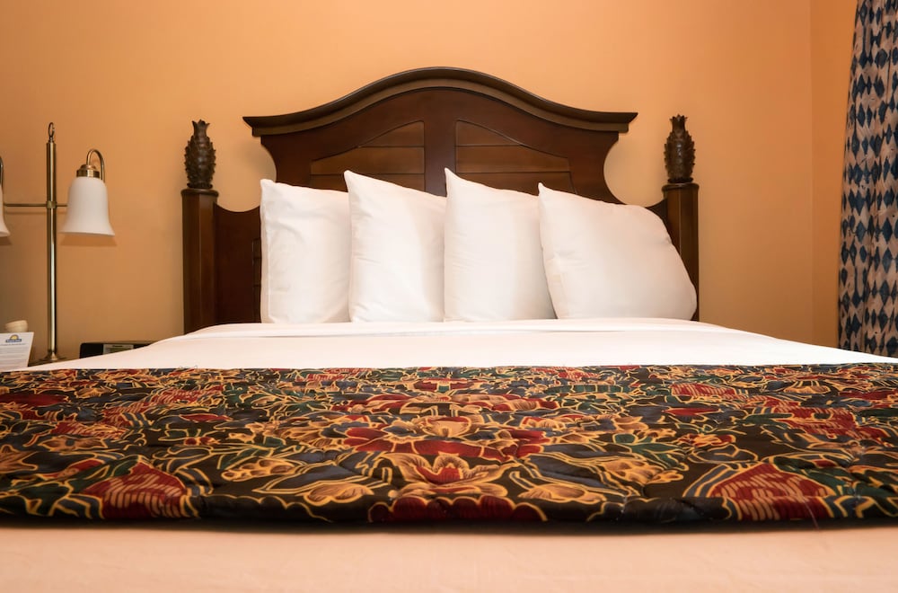 Standard Room, 1 King Bed - Photo 1