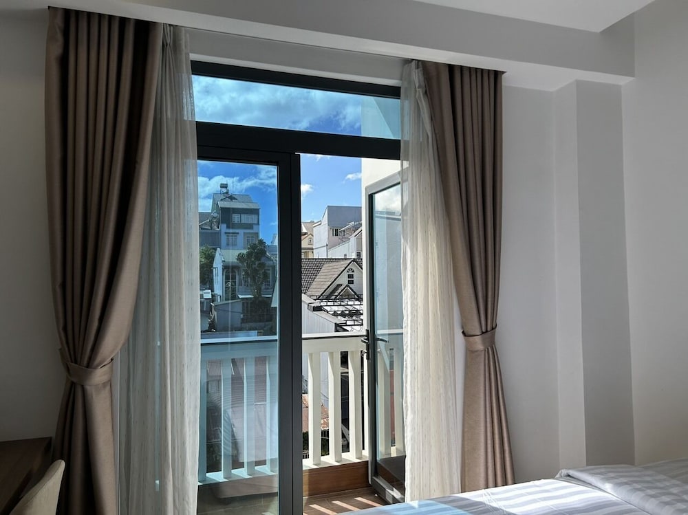 Deluxe Room - Photo 3