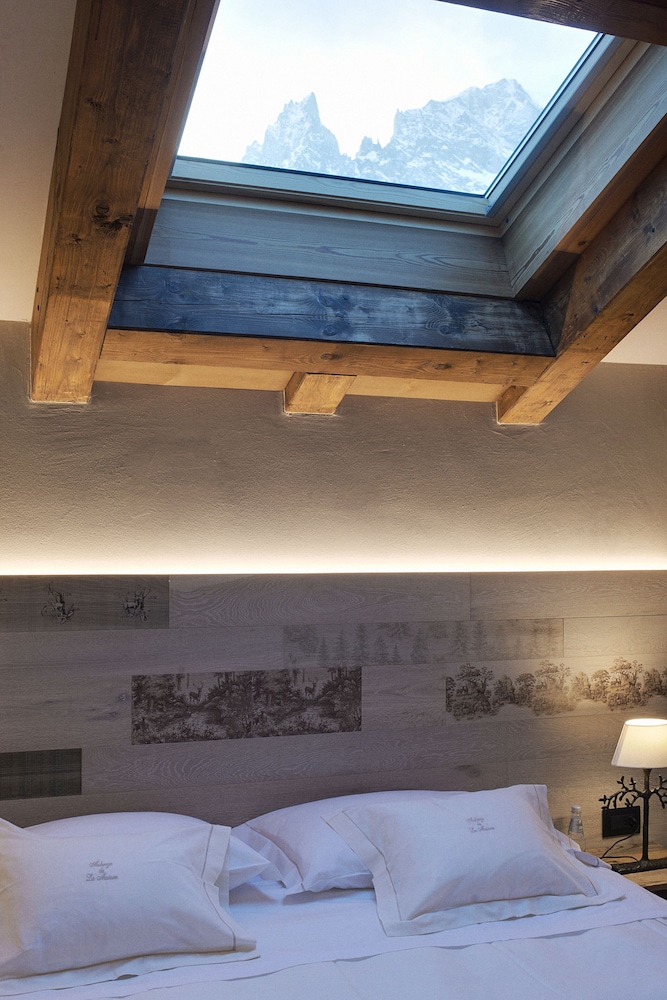 Suite, Hot Tub (Rocher, Sauna) photo 2