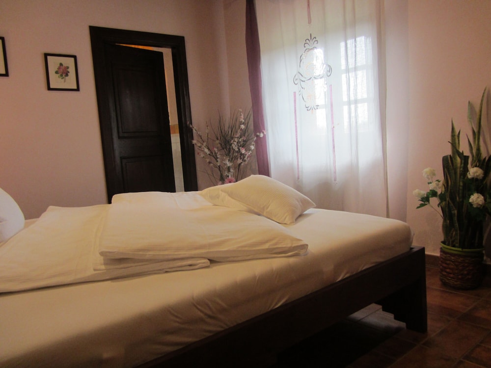 Basic Double Room photo 2