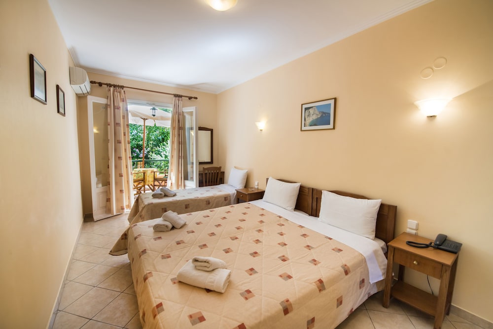Double Room, Mountain View with extra bed photo 2