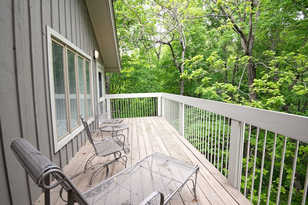Deluxe Villa, 2 Bedrooms, 2 Bathrooms, Lakeside photo 3
