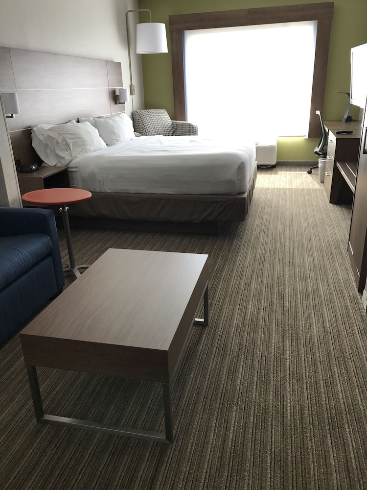 Suite, 1 King Bed with Sofa bed, Accessible (Mobility) - Photo 5
