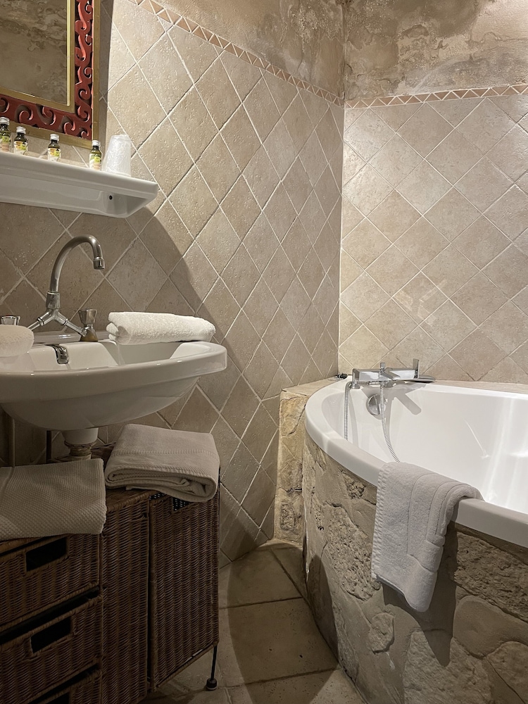 Deluxe Suite - Photo 3