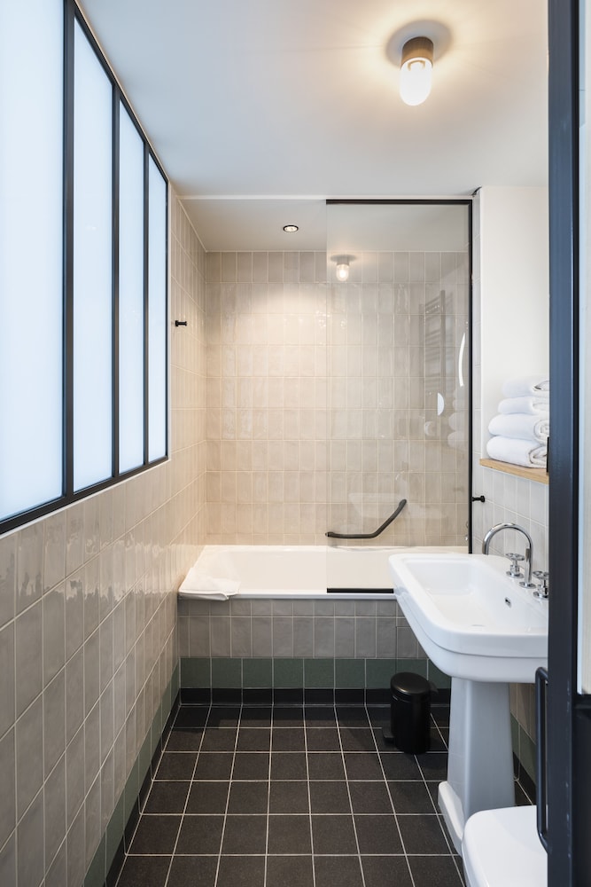 Le Grand Quartier bathroom photo