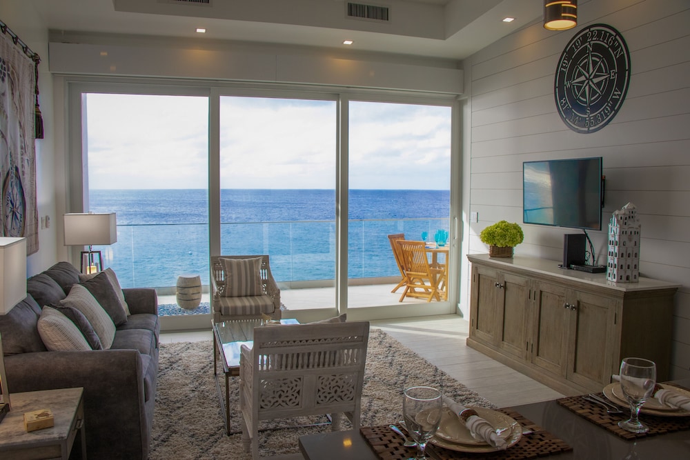 Luxury Condo, 1 King Bed with Sofa bed, Ocean View photo 2