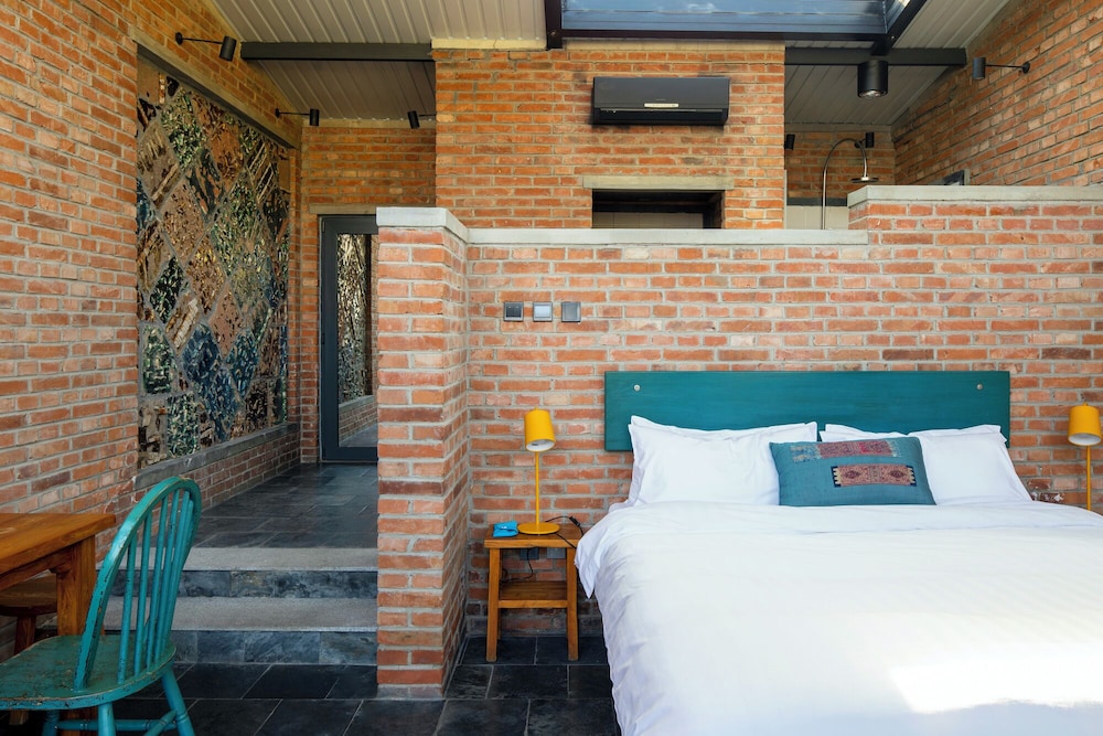 Mountain View Queen Room