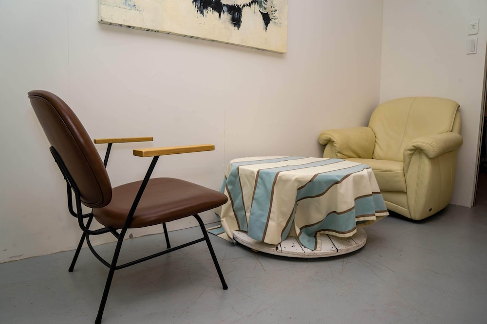 Family Room (G) photo 3