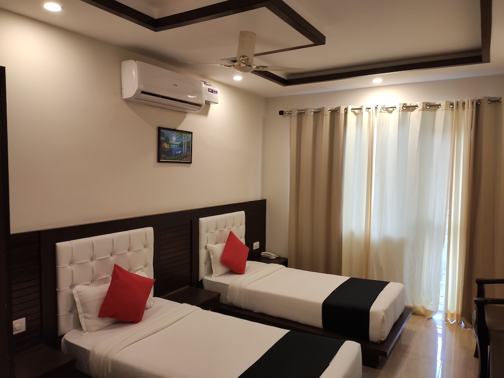 Deluxe Twin Room photo 3