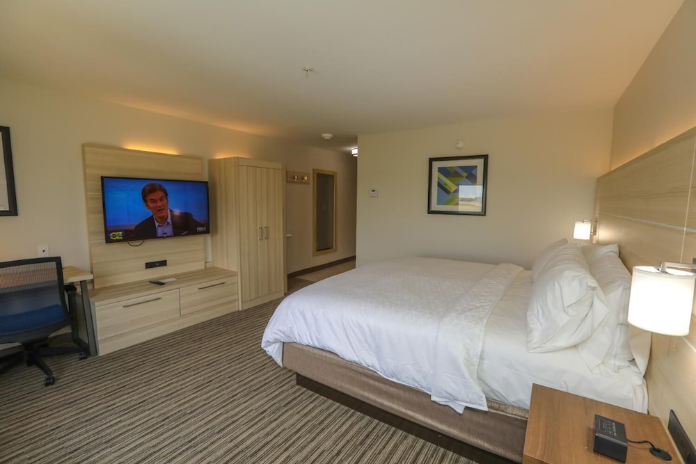 Standard Room, 1 King Bed - Photo 4