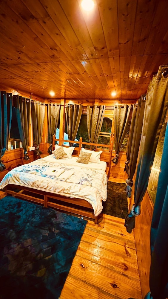 Luxury Tree House, Patio, Mountain View photo 3
