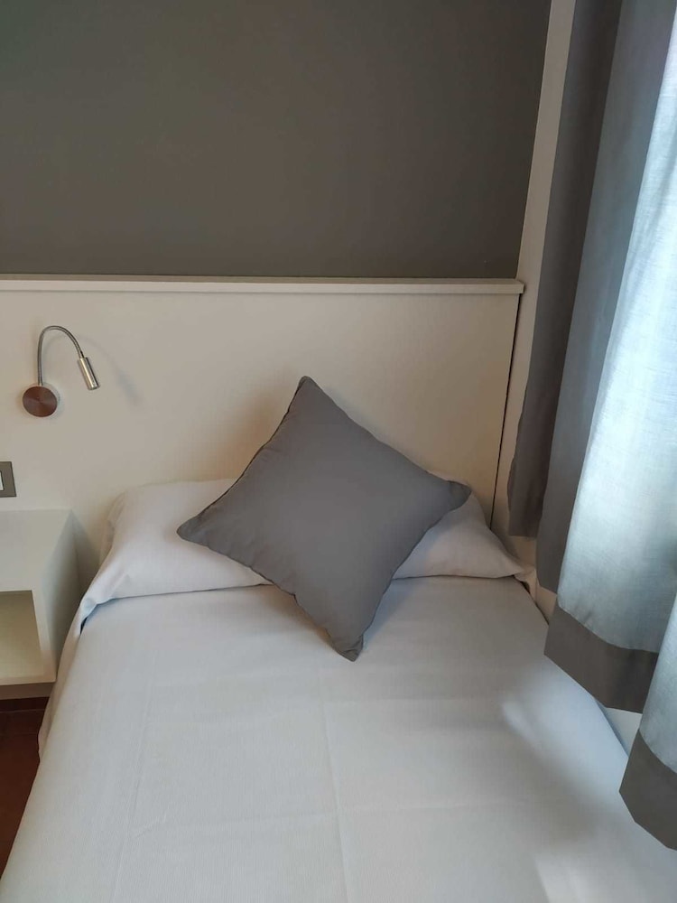 Twin Room, Garden View photo 2