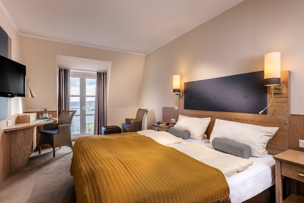 Superior Triple Room, Non Smoking, Beach View