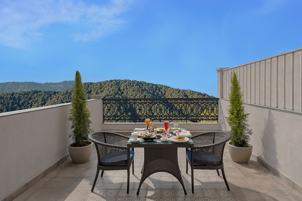 Deluxe Room, 1 King Bed, Mountain View (Superior Room) Deluxe Room, 1 King Bed, Mountain View (Superior Room)