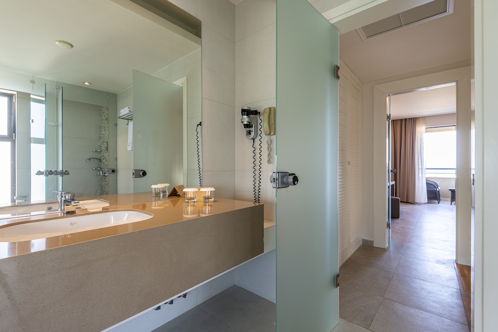 Maisonette Suite Sea Front with Sharing Pool - Photo 3
