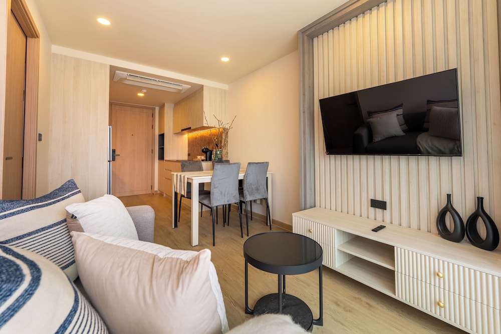 Deluxe Suite - Photo 10