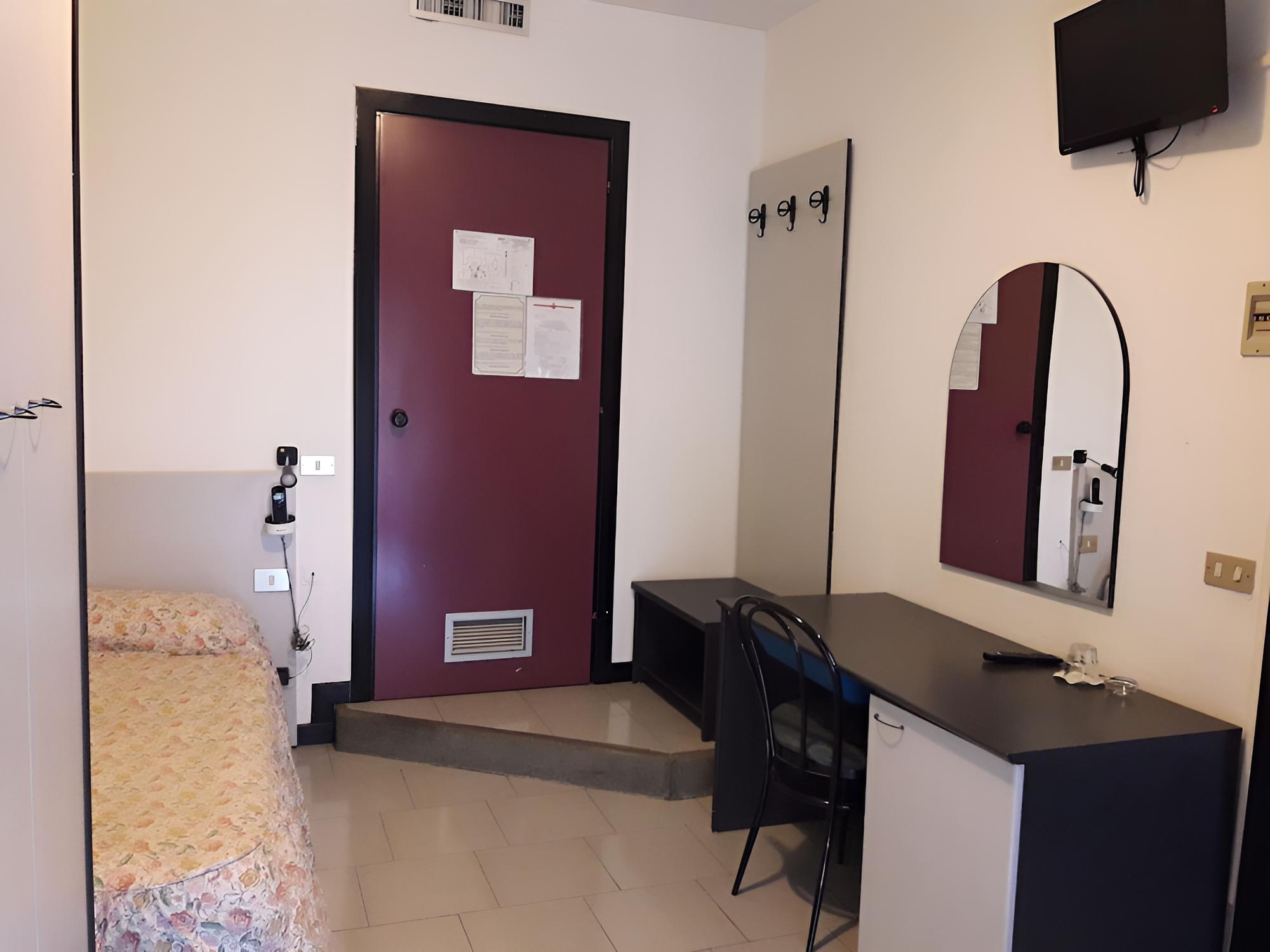Single Room photo 3